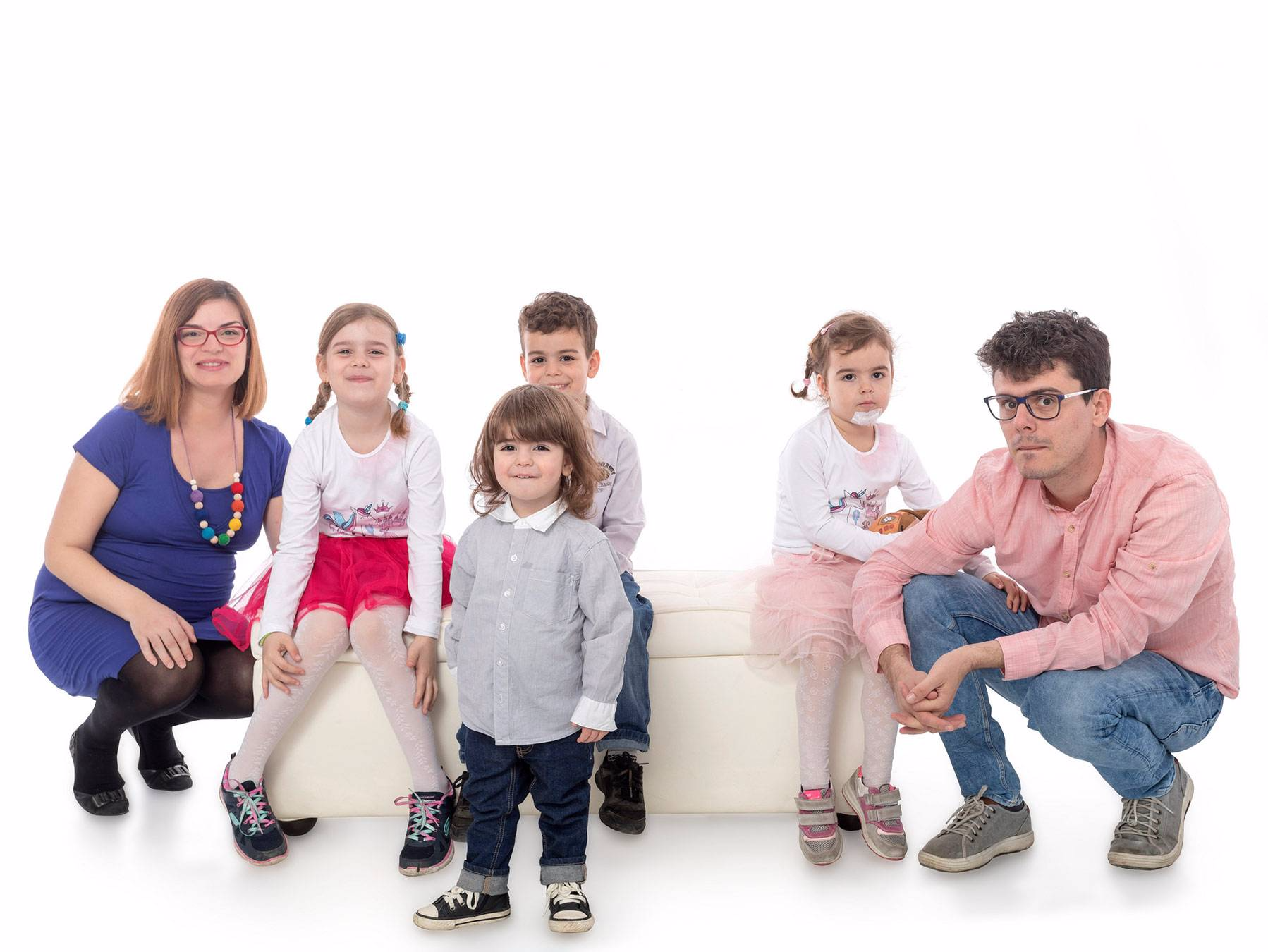 Porodični portret urađen u foto studiju