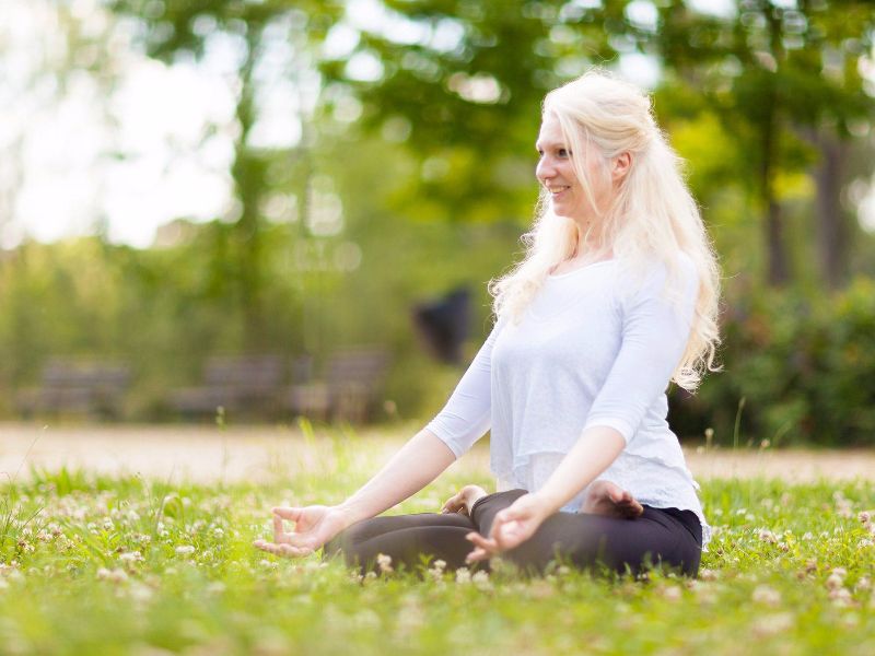 Reklamna fotografija za marketing yoga instruktora